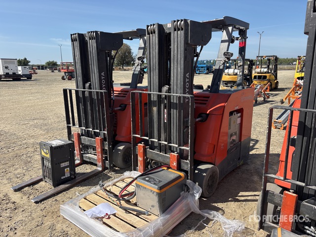 Toyota 4000 lb Electric Forklift