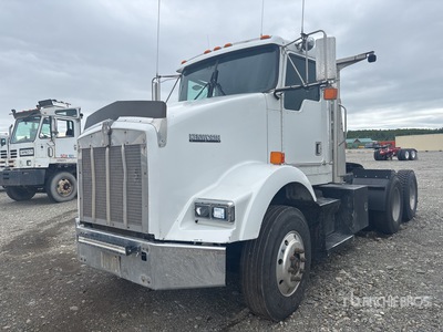 2000 Kenworth T800 T/A Sleeper Truck Tractor