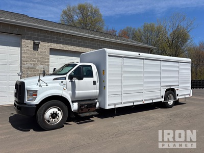 2017 Ford F-750 4x2 10 Bay شاحنة المشروبات