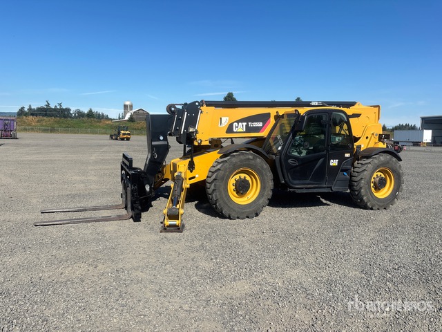 2018 Cat TL1255 Telehandler