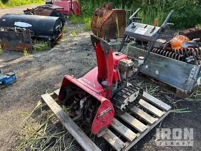 Honda HS724 24 in Walk-Behind Tracked Snow Blower (Inoperable)