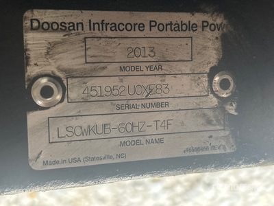 2013 Doosan 1000W EAC0410 Torre de iluminación