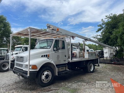 2004 Altec AT30-G 30 ft on 2004 Sterling Acterra 4x2 Bucket Truck