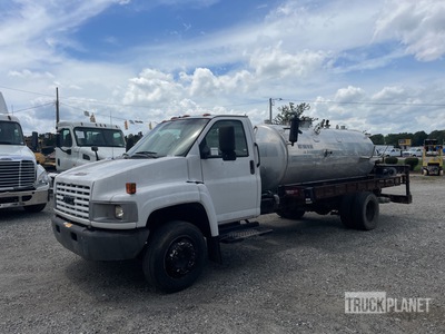 2005 GMC TC5500 4x2 Tanker Truck
