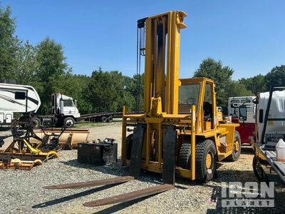 2015 Cat V250 25000 lb Pneumatic Tire Forklift