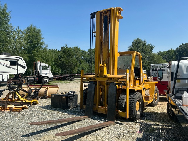 1978 Cat V250 25000 lb Pneumatic Tire Forklift