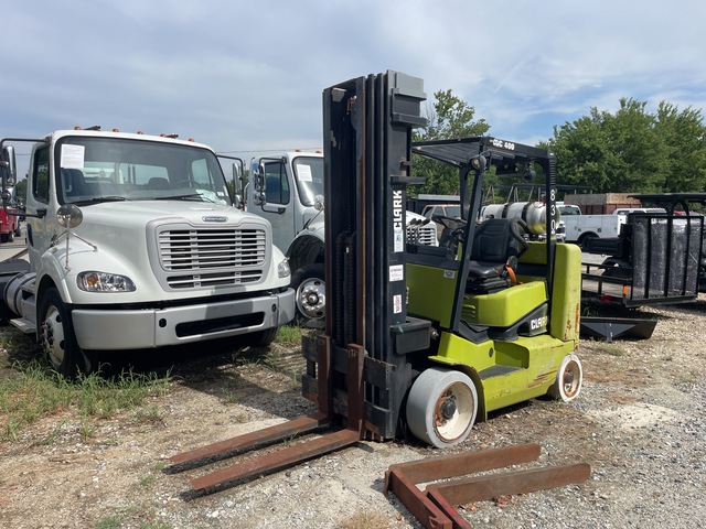 2009 Clark CGC400 3075 lb Cushion Tire Forklift