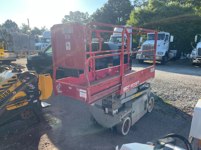 2000 MEC 1932ES Electric Scissor Lift