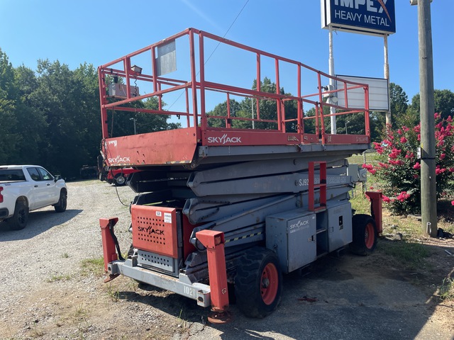 2002 Skyjack SJ9250RT 4x4 Dual Fuel Scissor Lift