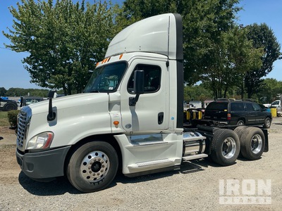 2014 Freightliner Cascadia 125 6x4 T/A Day Cab Truck Tractor