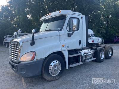 2015 Freightliner Cascadia 125 6x4 T/A Day Cab Truck Tractor