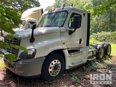 2015 Freightliner Cascadia 125 6x4 T/A Day Cab Truck Tractor (Inoperable)