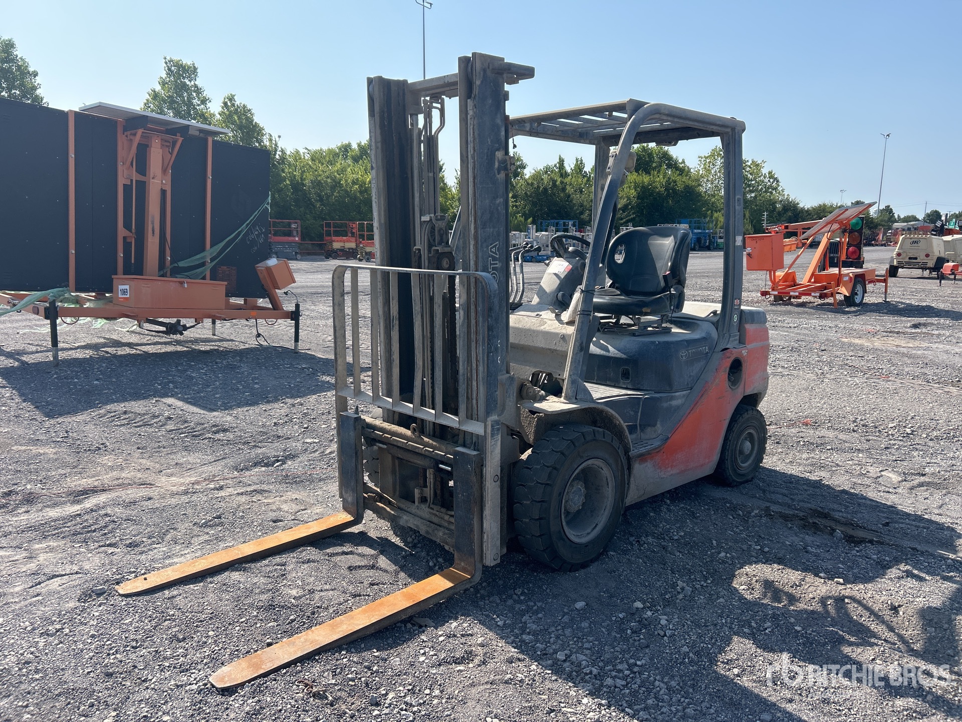 2022 Toyota 8FGCU25 4900 lb Pneumatic Tire Forklift