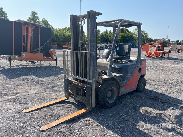 2022 Toyota 8FGCU25 4900 lb Pneumatic Tire Forklift