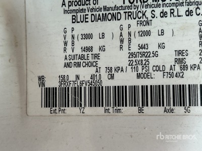2015 Ford F-750 4x2 شاحنة خدمة