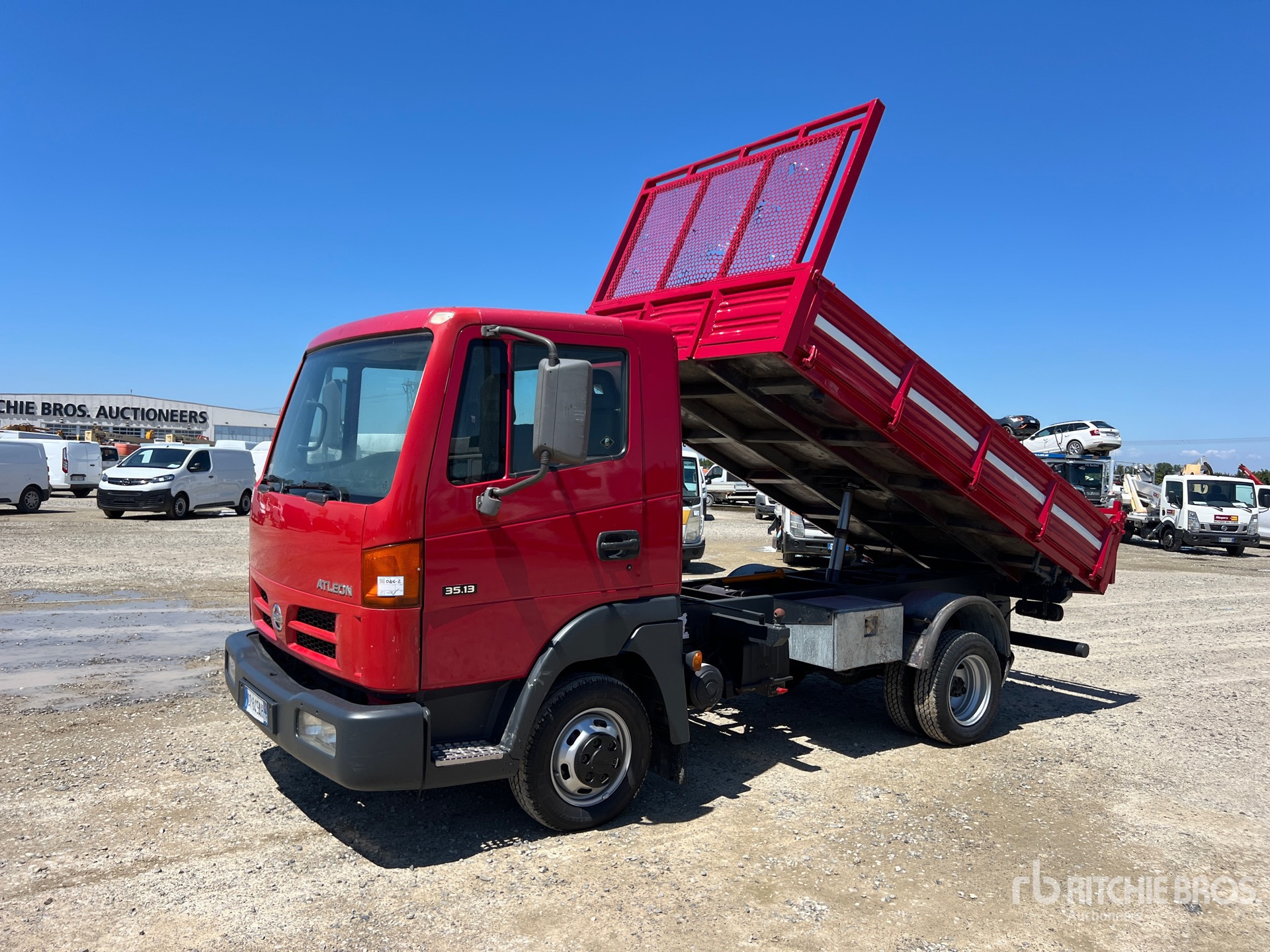 Nissan Atleon Dump Truck