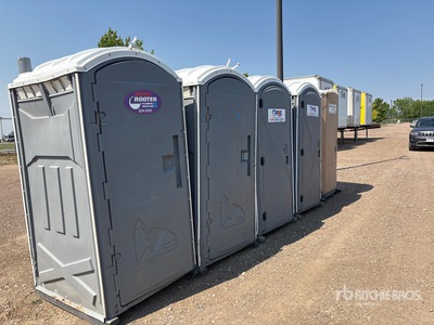 Quantity of (10) Toilettes portatives