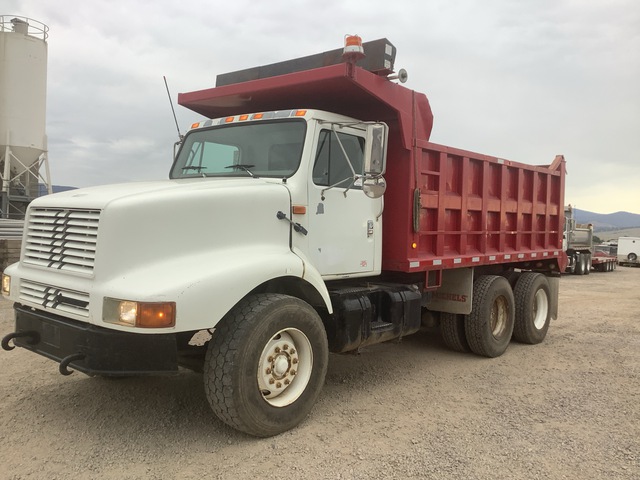 2002 International 2674 6x4 T/A Dump Truck 2002 International 2674 6x4 T/A Dump Truck