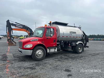 2015 Bearcat 2000 gal on 2007 Freightliner M2 106 4x2 Camión distribuidor de asfalto