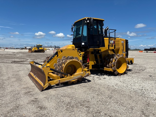2023 Cat 815 Soil Compactor