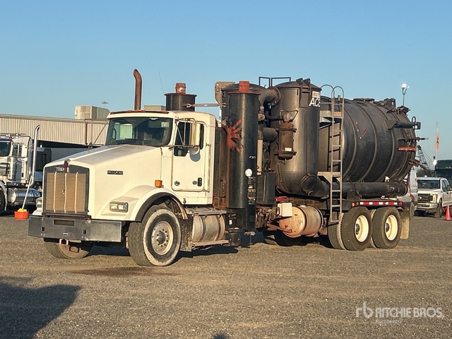 Guzzler G-LR-ACE on 2014 Kenworth T800 6x4 Vacuum Excavator Truck