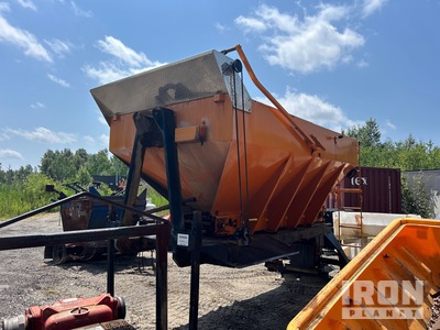 Mounted To Roll Off Truck Frame Épandeur de sel