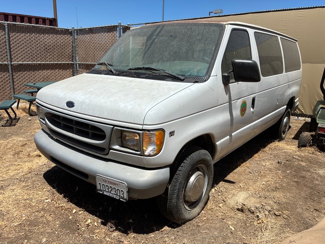 2000 Ford E-350 XL 11 Passenger Van