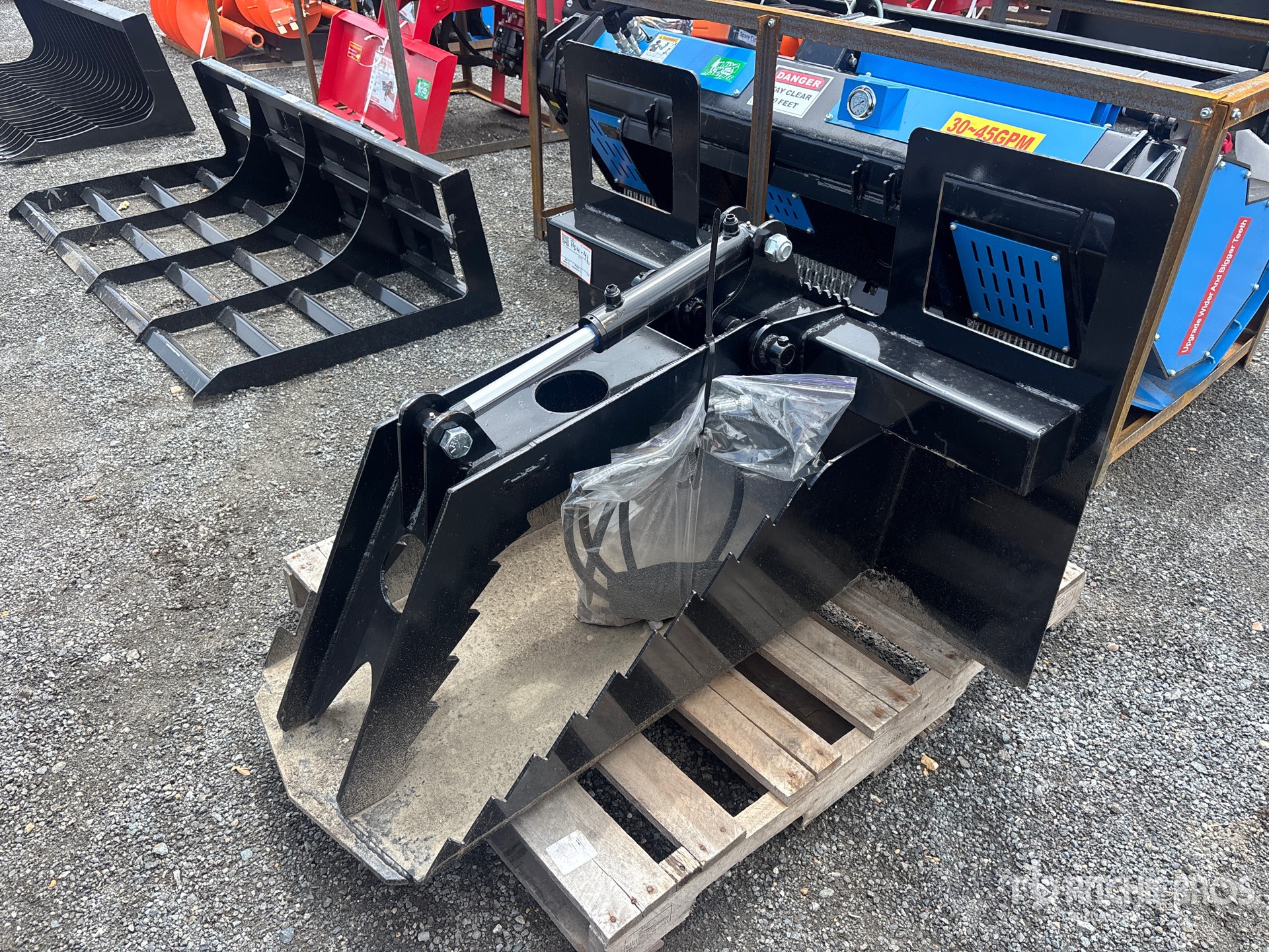 2025 Kit Containers QT-SG 24 in Skid Steer Grapple