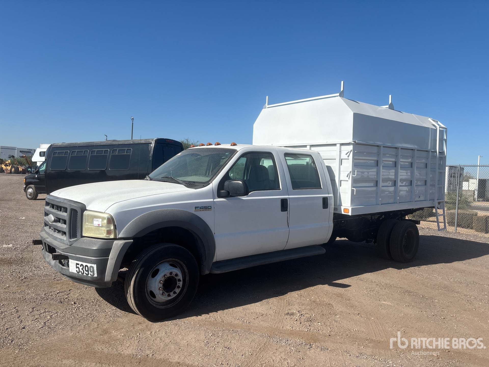 2005 Ford F-450 XL 4x2 Crew Cab Chipper Truck