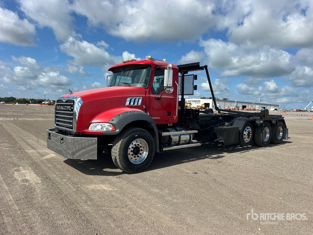 2009 Mack GU813 8x4 Roll-Off Truck