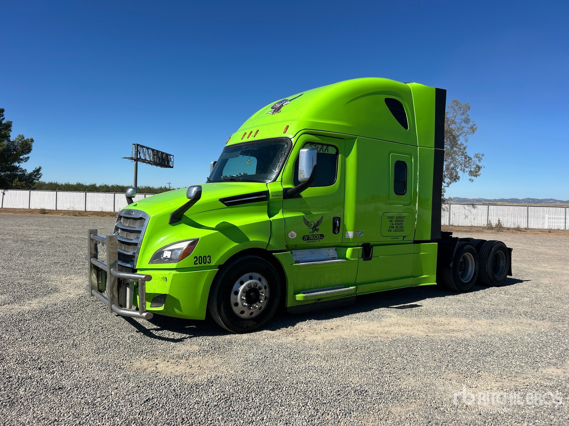 2020 Freightliner Cascadia 126 6x4 T/A Sleeper Truck Tractor