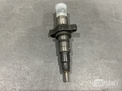 (4) Cummins 4930440 Fuel Injectors