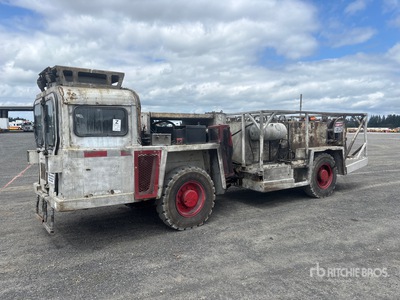 1996 Getman A64 4x4 Underground Lube Truck