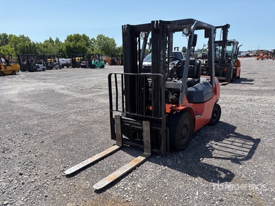 2005 Toyota 7FDU25 4750 lb Pneumatic Tire Forklift