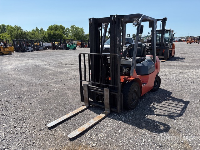 2005 Toyota 7FDU25 4750 lb Pneumatic Tire Forklift