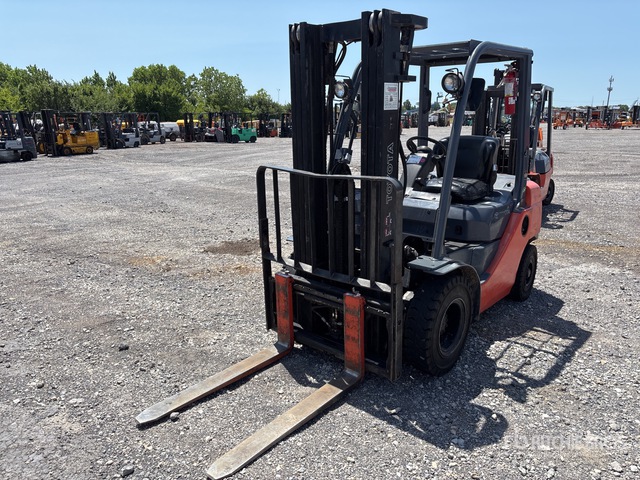 2010 Toyota 8FDU25 4500 lb Pneumatic Tire Forklift
