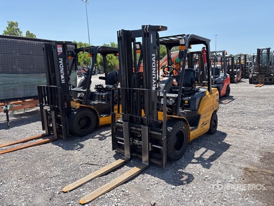 2018 Hyundai 30L-9A 5890 lb Pneumatic Tire Forklift