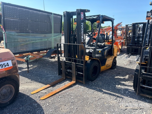 2018 Hyundai 30L-9A 5890 lb Pneumatic Tire Forklift