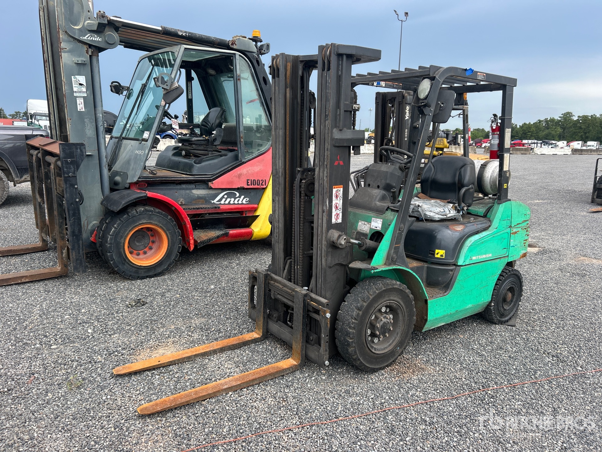 2014 Mitsubishi FG25N 4500 lb Pneumatic Tire Forklift