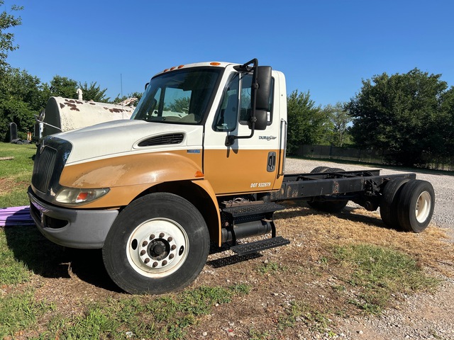 2012 International 4300 4x2 Cab and Chassis (Inoperable)