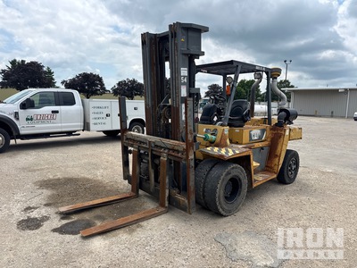Cat DP70E 12500 lb Pneumatic Tire Forklift