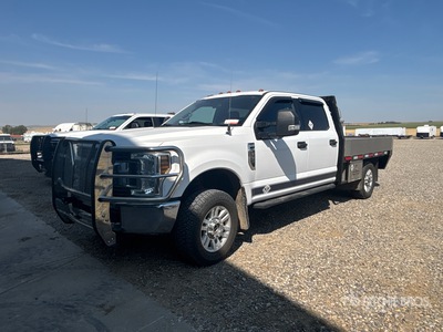 2018 Ford F-350 XLT 4x4 Crew Cab Flatbed Truck