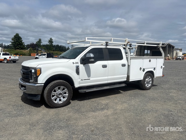 2019 Ford F-350 Lariat 4x4 Utility Truck