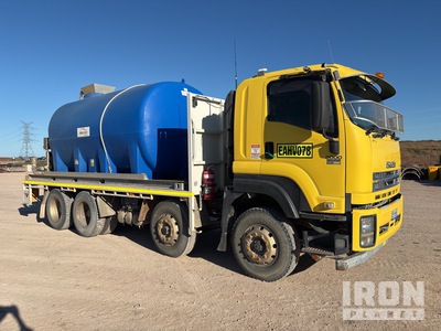 2014 Isuzu FYJ2000 14000 L 8x4 Twin-Steer Camion à eau