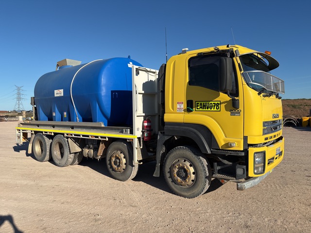 2014 Isuzu FYJ2000 14000 L 8x4 Twin-Steer Water Truck 2014 Isuzu FYJ2000 14000 L 8x4 Twin-Steer Water Truck