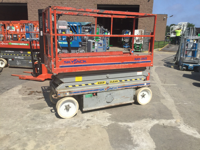 2010 Skyjack SJIII-3220 Electric Scissor Lift