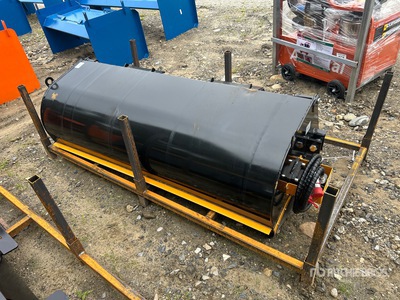 2026 GIYI GY-BS72 72 in Closed Skid Steer Sweeper (Unused)