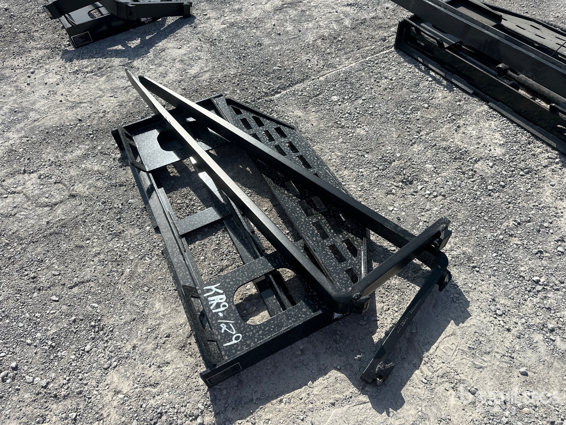 2026 GIYI GY-DHC Skid Steer Forks (Unused)