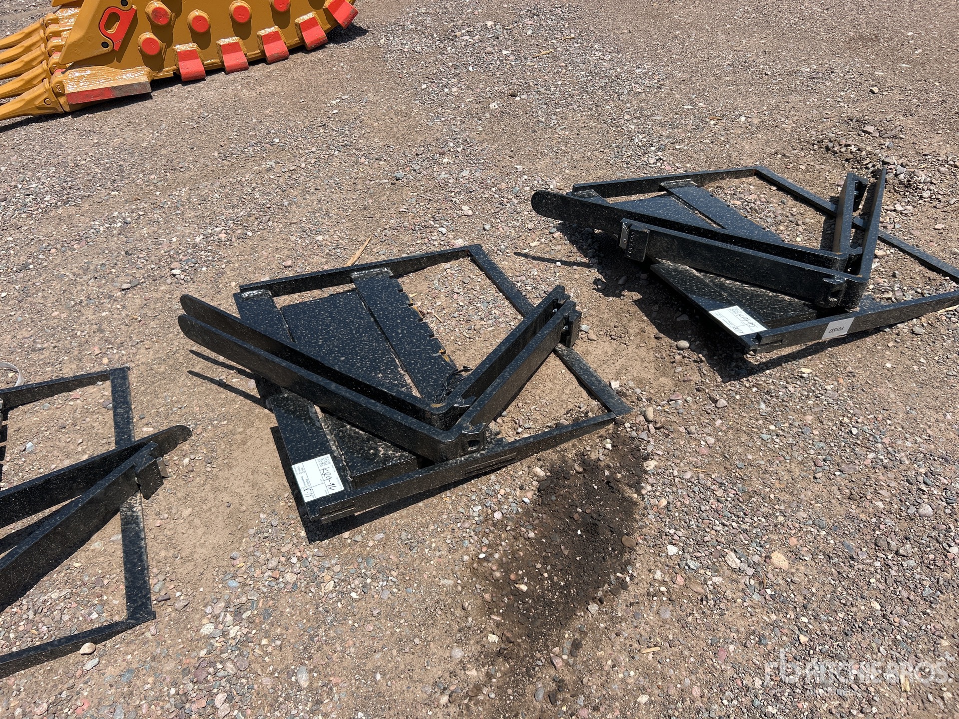 2026 GIYI GY-XHC Mini Skid Steer Forks (Unused)