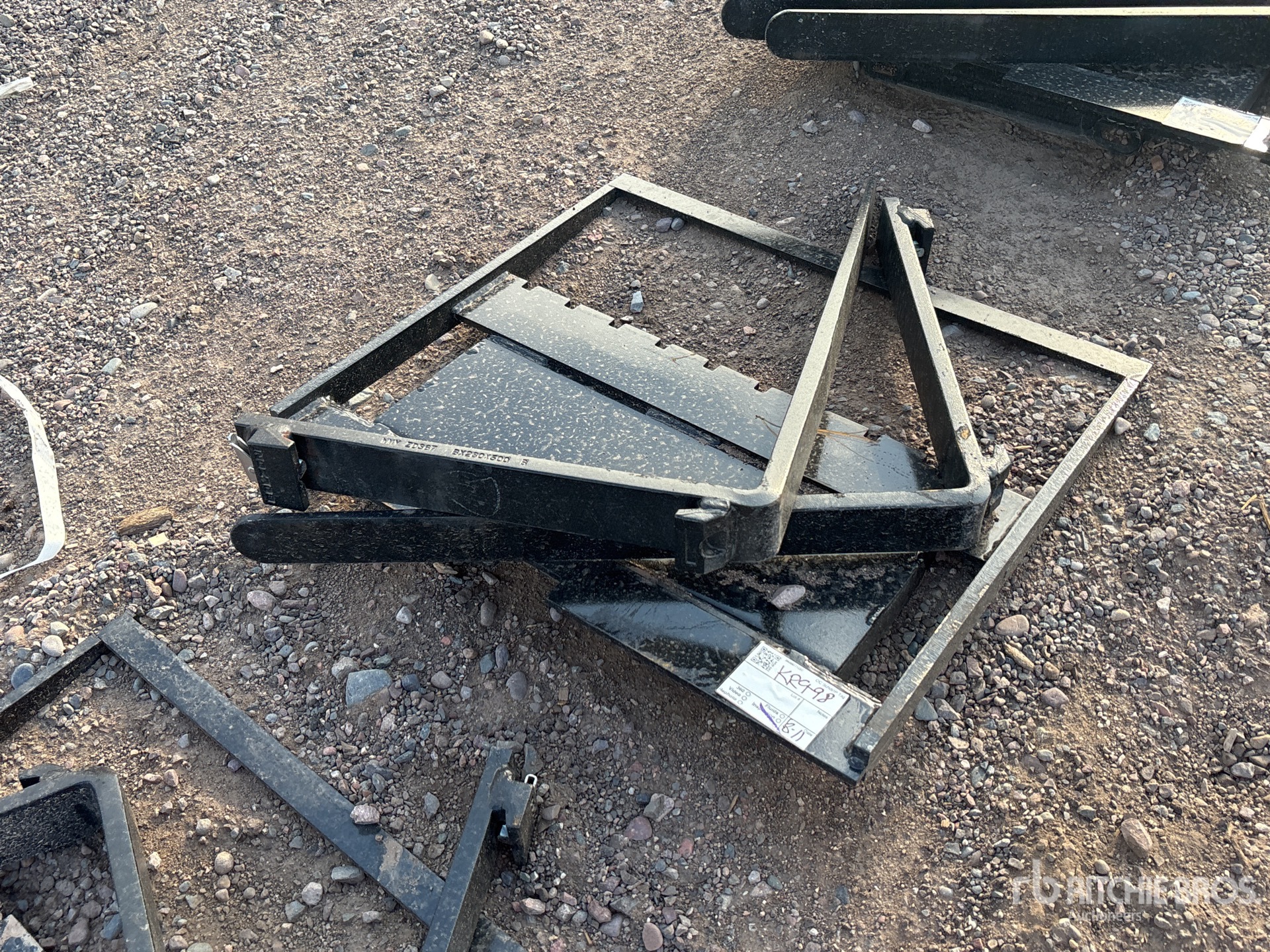 2026 GIYI GY-XHC 30 in Mini Skid Steer Forks (Unused)